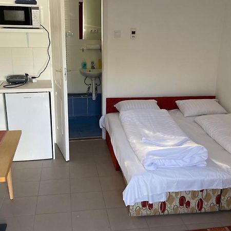 Szin-Haz Apartman (Adults Only) Leilighet Gyula Eksteriør bilde